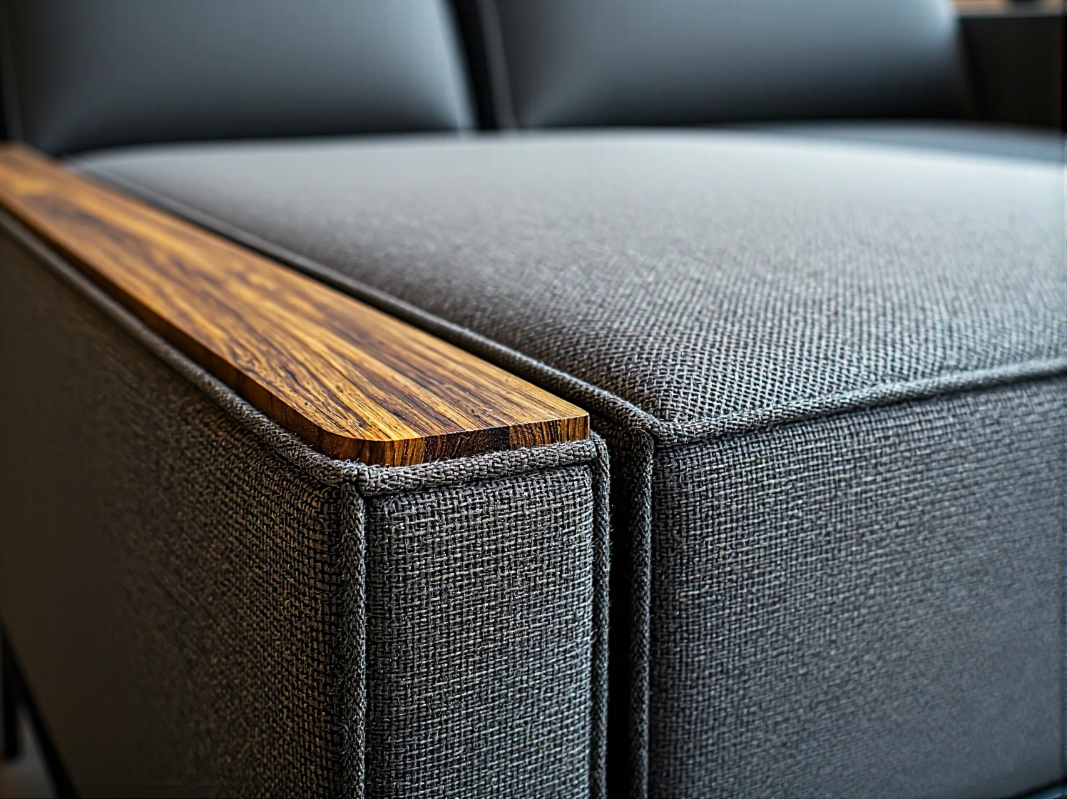 Oświetlenie LED i girlandy świetlne na tarasie glamour dodające luksusowego klimatu