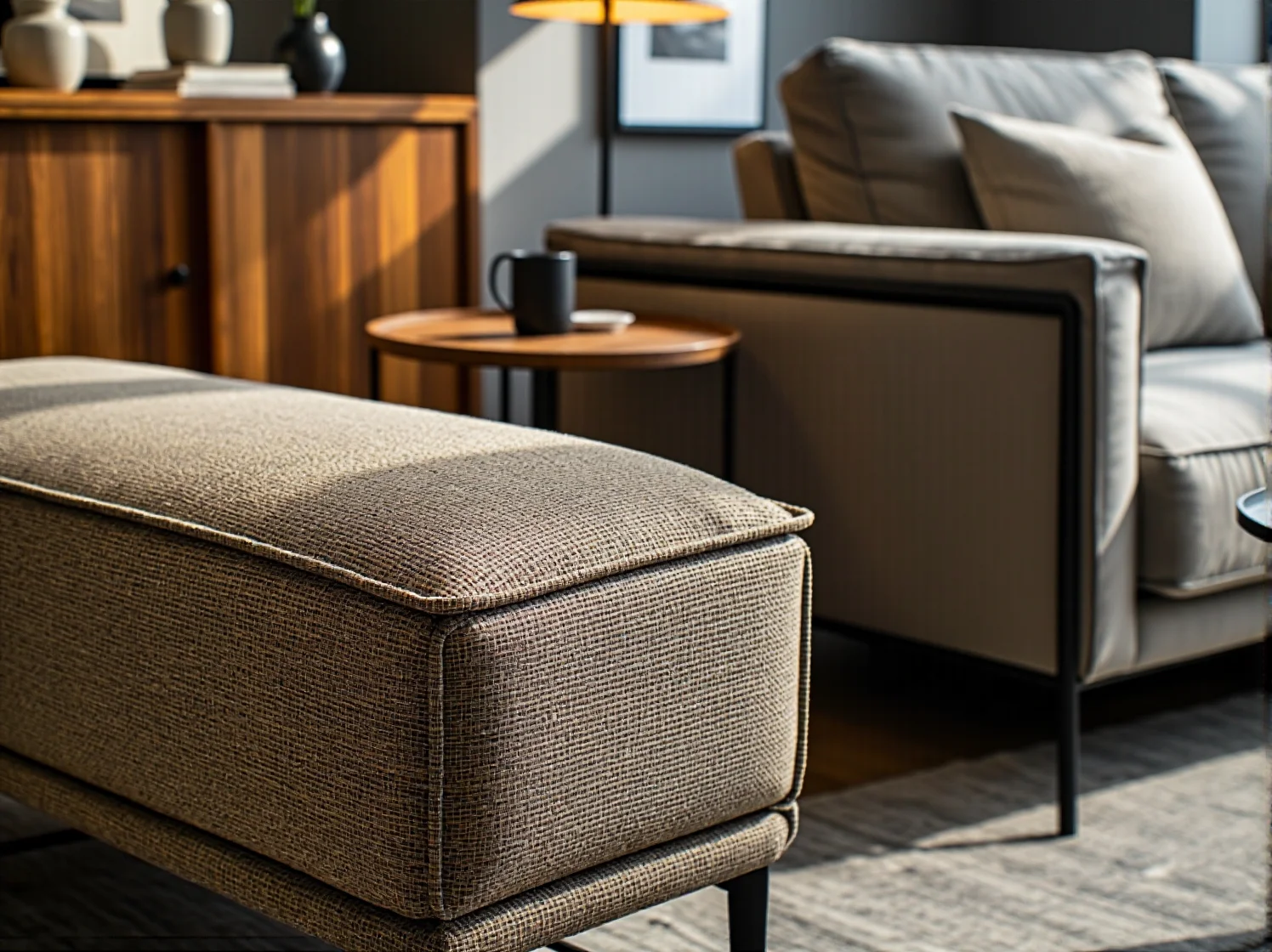 Dyskretny panel ścienny do sterowania oświetleniem w otwartej, czystej przestrzeni