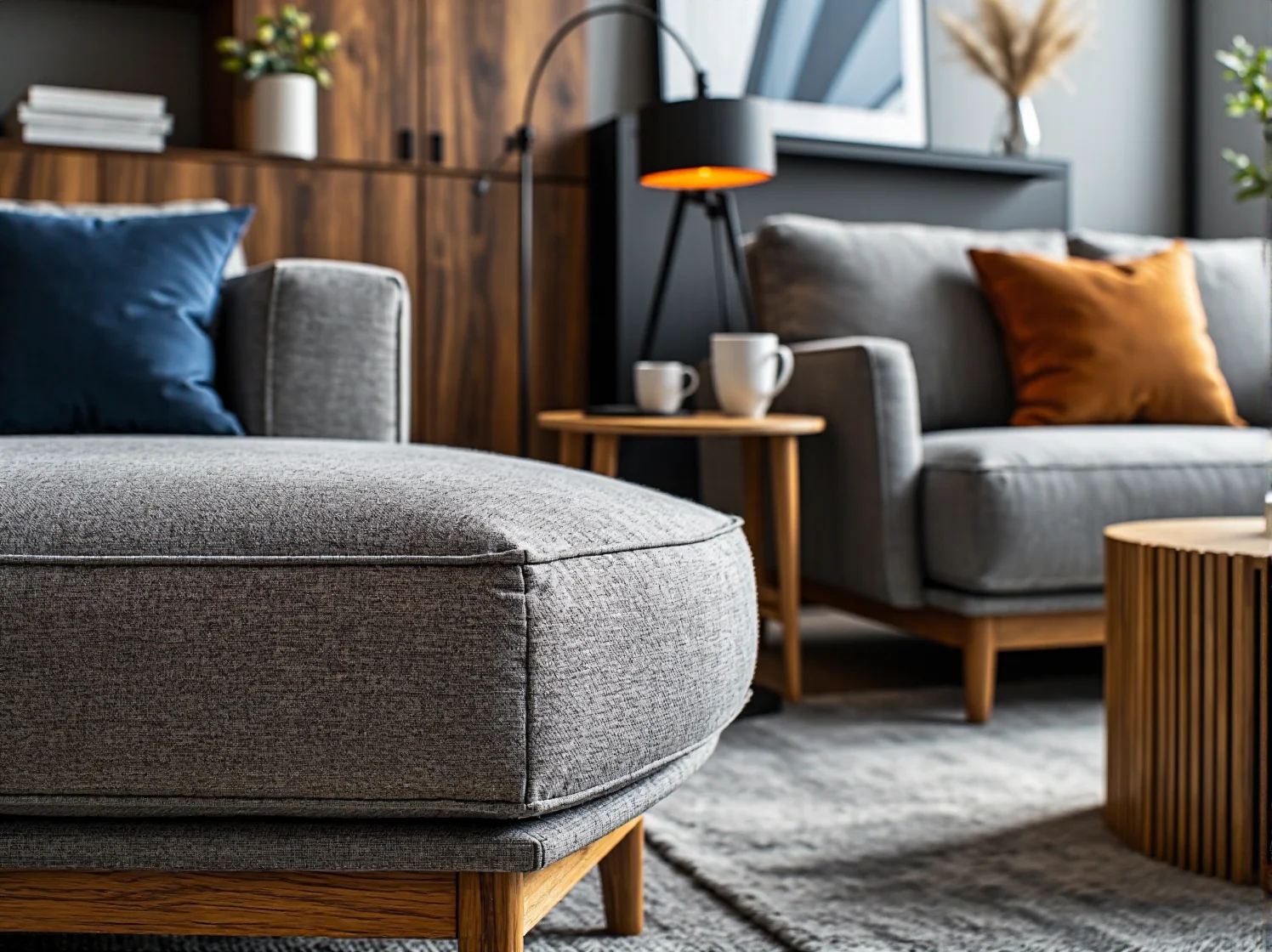 Przytulny kącik do czytania z fotelem i pastelowym kocem w stylu scandi.