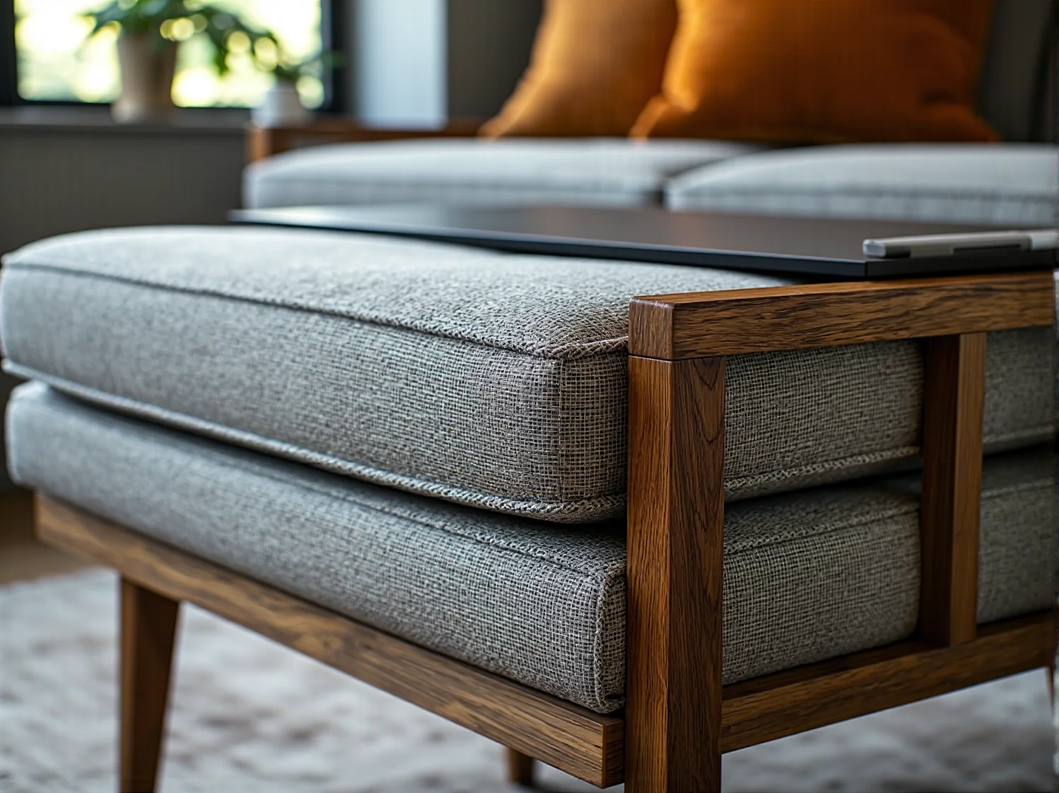 Połączenie litego drewna i czarnego metalu to kluczowe materiały dla stołów loftowych.