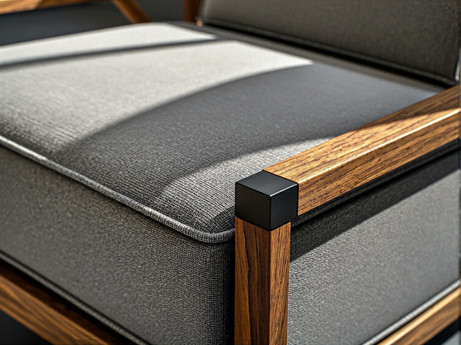 Zielone krzesło z recyklingu jako element zrównoważonego wnętrza